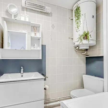 Magnificent 28 Square Meters Located In * 勒卡特