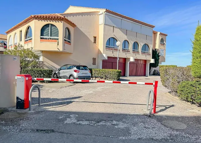 Magnificent 28 Square Meters Located In דירה *